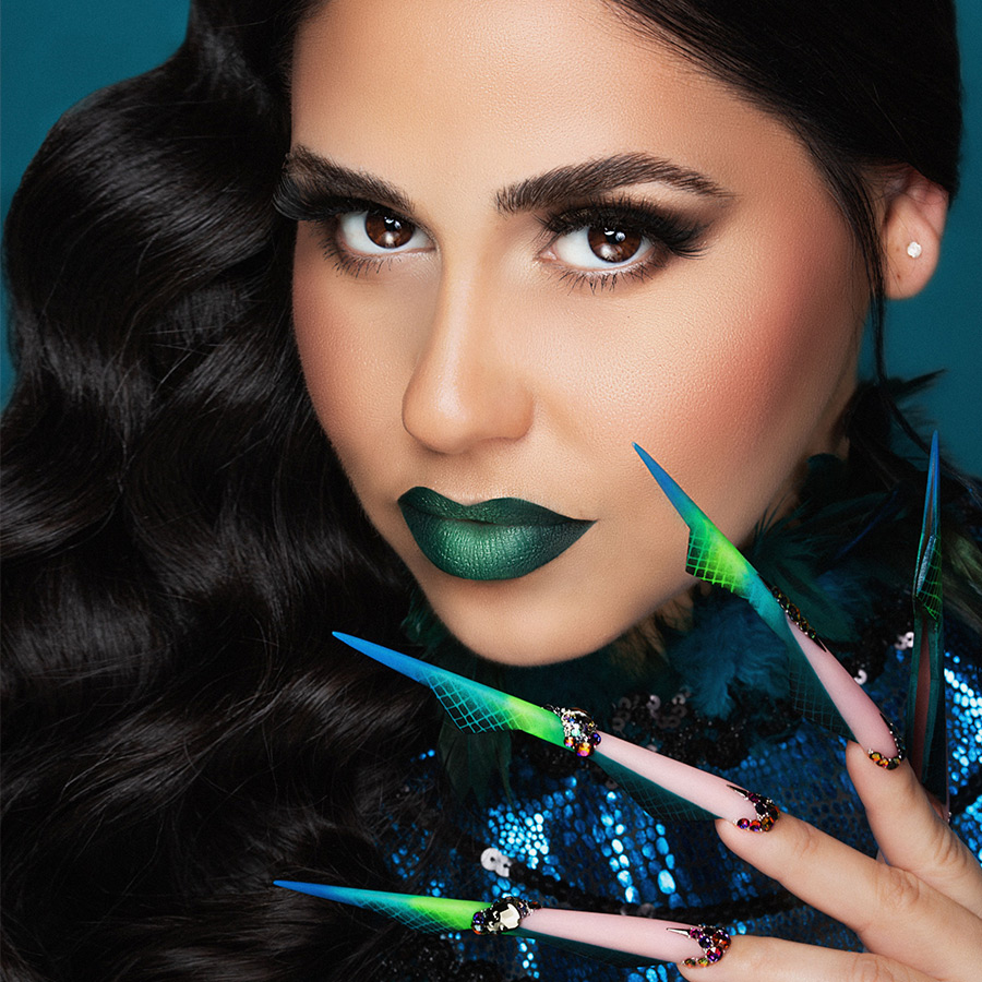 An industry veteran, Michelle Soto, AKA chellys_nails, began her journey into nails at the age of 12 is featured on GlossaryLive